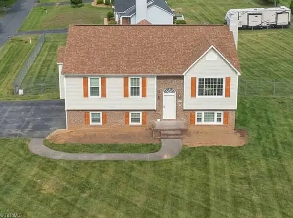 136 Central Ridge Court, Clemmons, NC 27012