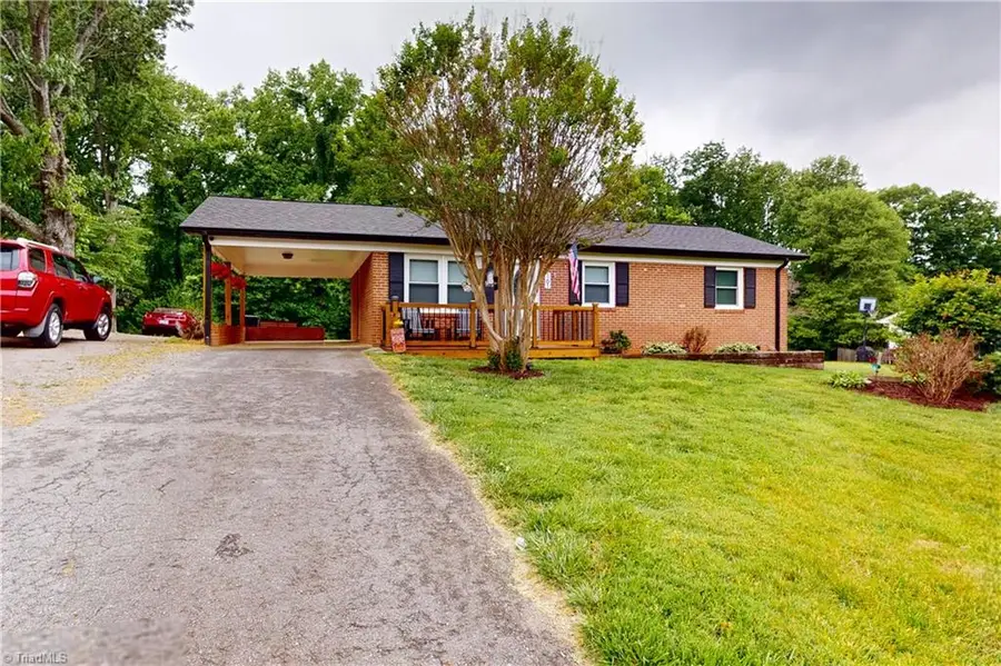 161 Washington Avenue, Mount Airy, NC 27030 - #2