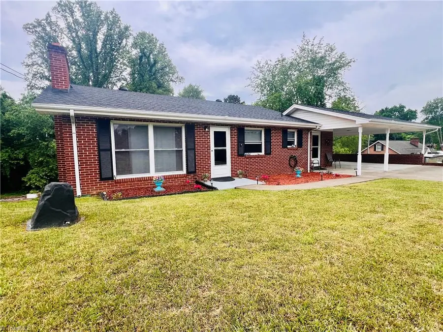 2556 Westfield Road, Mount Airy, NC 27030 - #2