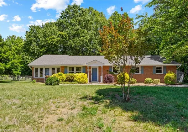 3511 Manoa Road, Pfafftown, NC 27040