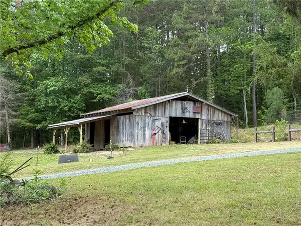 1067 Angel Fire Trail, Seagrove, NC 27341