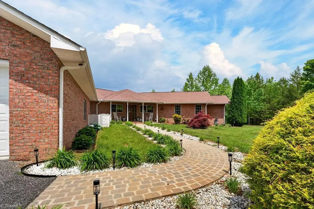1102 Bear Creek Lane, Pinnacle, NC 27043 - #1
