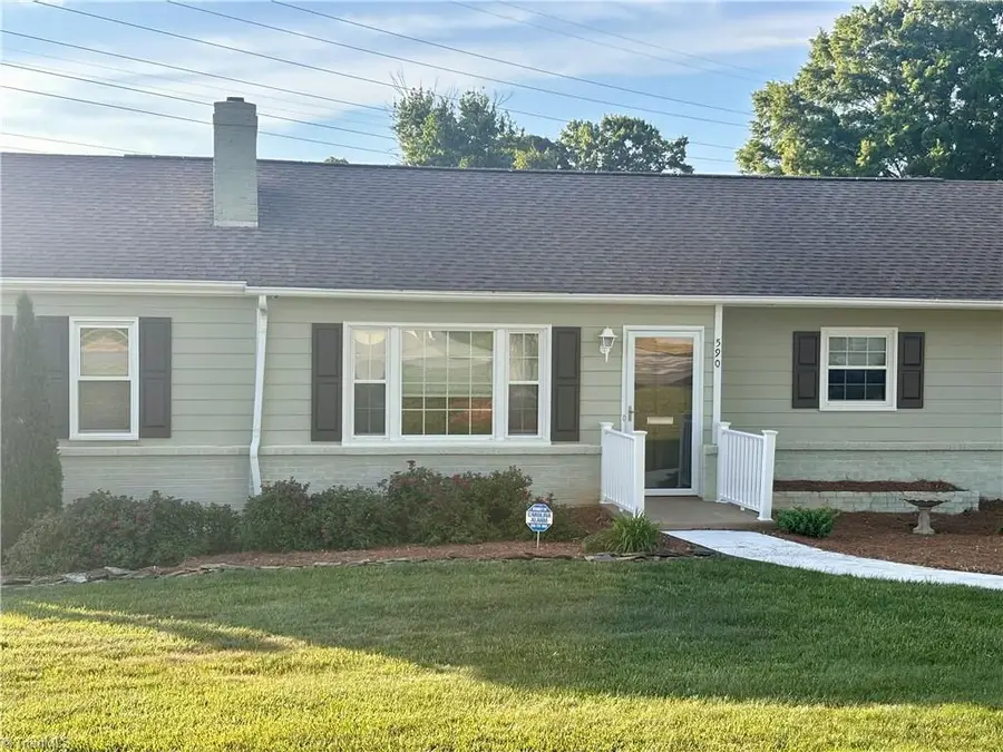 590 N Peace Haven Road, Winston Salem, NC 27104 - #2