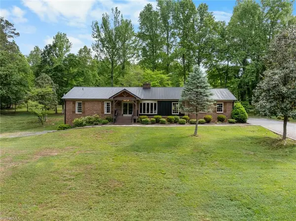 140 Twin Brook Drive, Clemmons, NC 27012