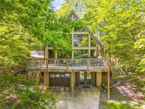 1916 Chateau Ridge, Winston-Salem, NC 27103