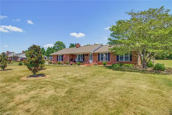 633 Nottinghill Drive, Winston-Salem, NC 27107