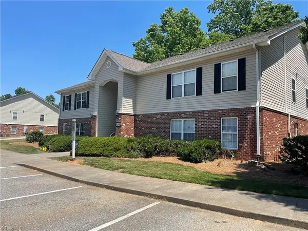 1920 Crest Hollow Drive, Winston-Salem, NC 27127
