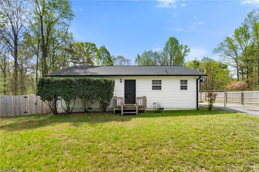 569 Pilot Circle, Thomasville, NC 27360 - #2
