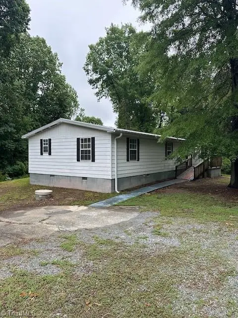 232 Chateau Forest Drive, Clemmons, NC 27012
