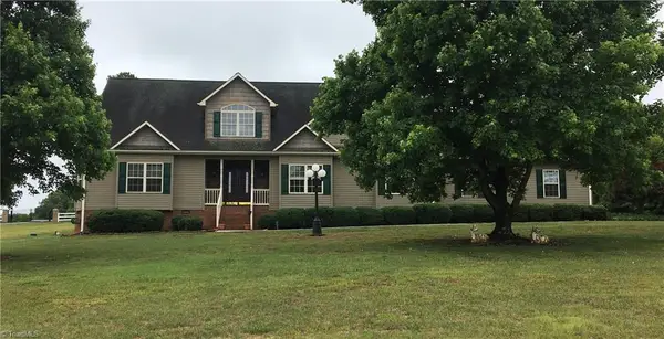 2034 Waterford Pointe Road, Lexington, NC 27292