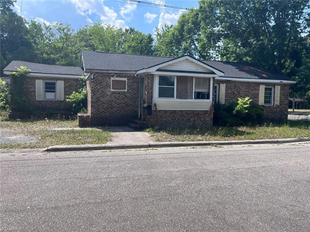 327 Zion Street, Laurinburg, NC 28352 - #1