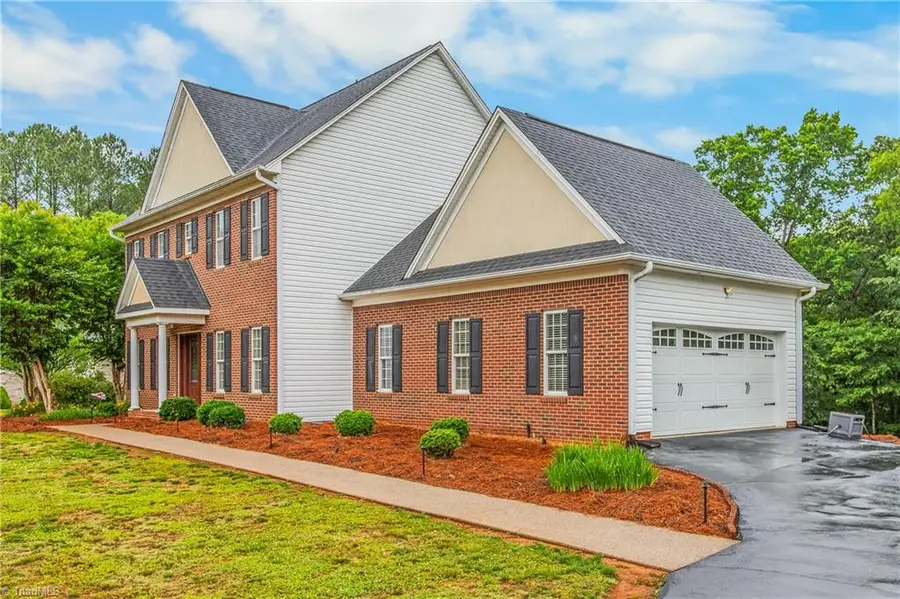 129 Walnut Avenue, Yadkinville, NC 27055 - #2