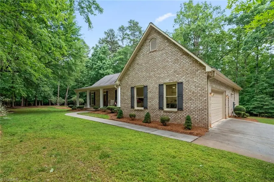 434 Yachtsmans Point Drive, Lexington, NC 27292 - #2