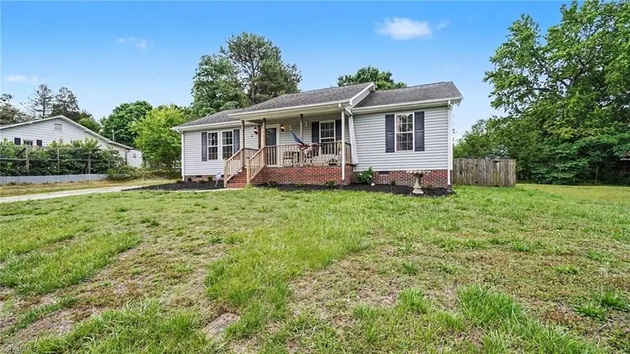 809 Carolina Avenue, Thomasville, NC 27360 - #2