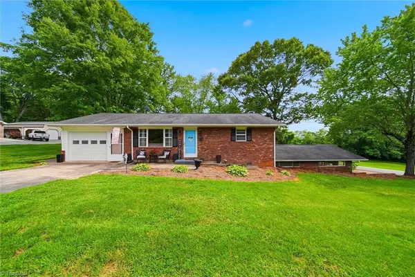 141 Marview Drive, Boonville, NC 27011