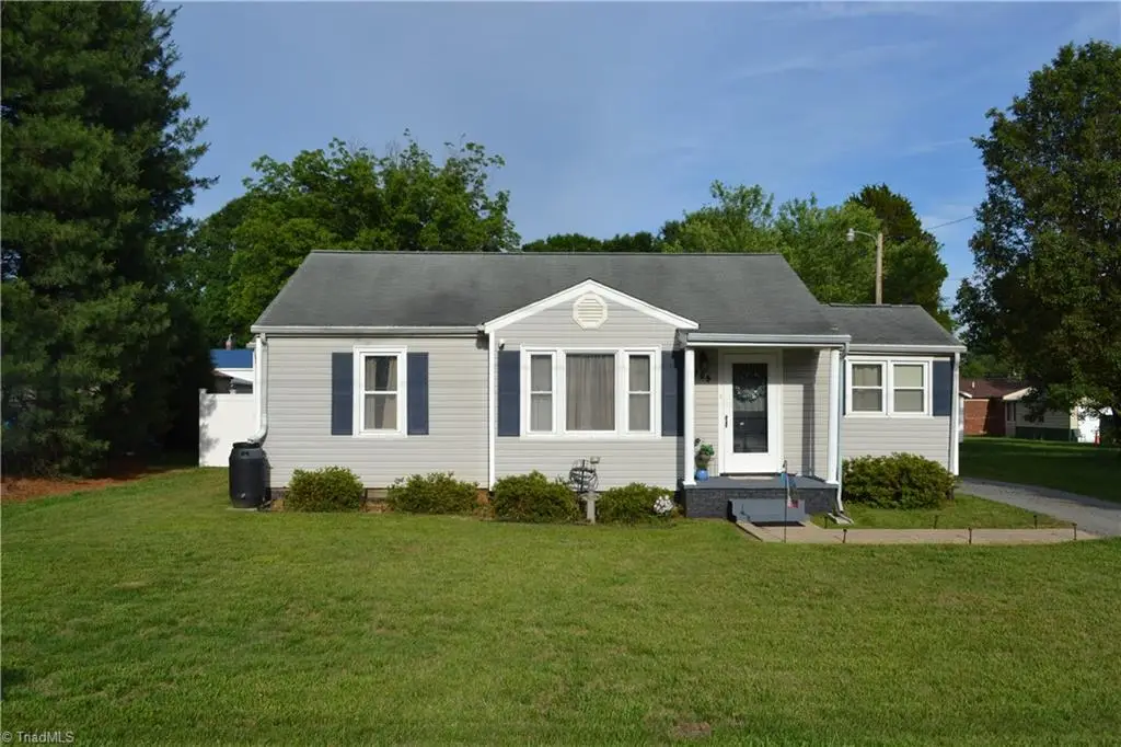305 N 10th Avenue, Mayodan, NC 27027 - #1