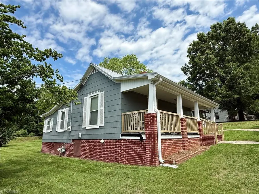 212 S 6th Avenue, Mayodan, NC 27027 - #3