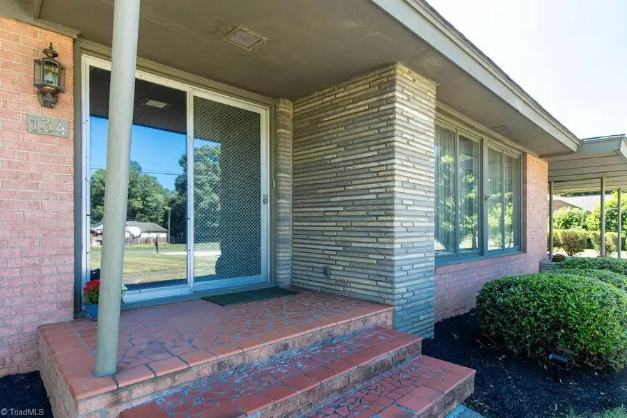 134 Maplewood Avenue, Thomasville, NC 27360 - #2