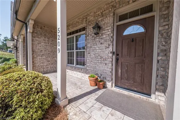 5209 Sunny Brook Court, Clemmons, NC 27012
