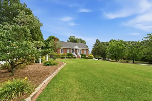808 Springhouse Court, Kernersville, NC 27284