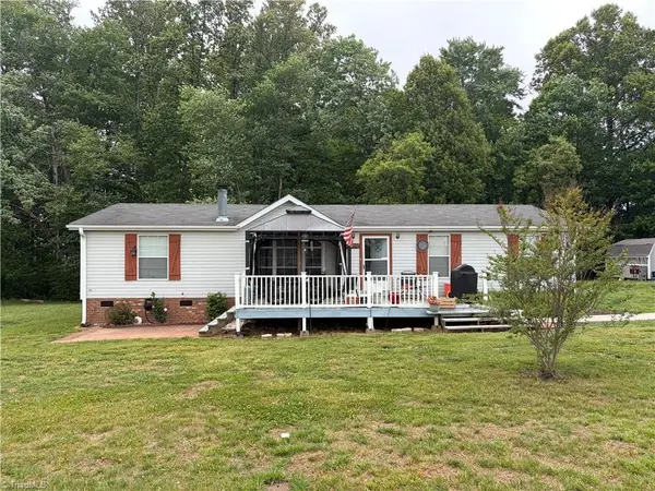 1090 Chestnut Grove Road, King, NC 27021