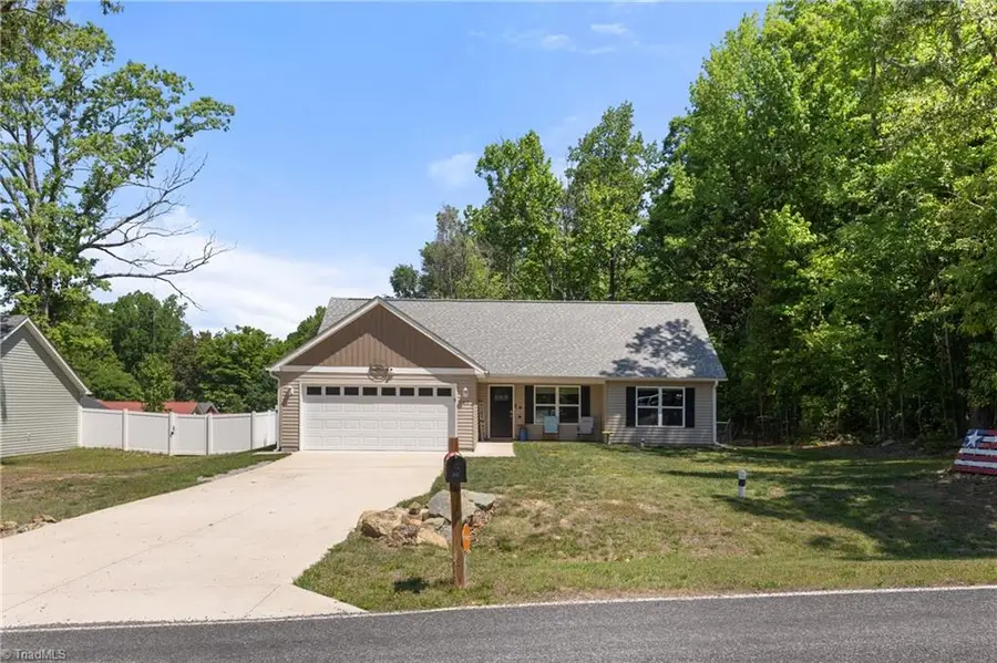 147 Lambeth Road, Thomasville, NC 27360 - #3