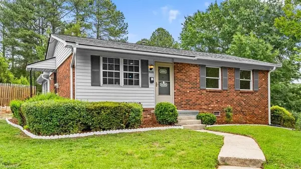 5005 Farmoor Circle, Winston-Salem, NC 27105