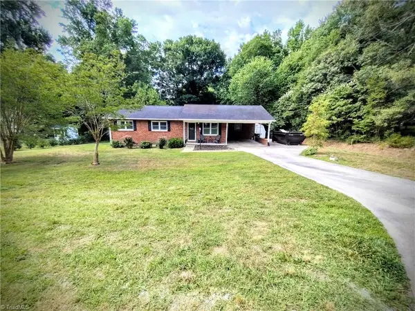 1003 Hillcrest Drive, Thomasville, NC 27360