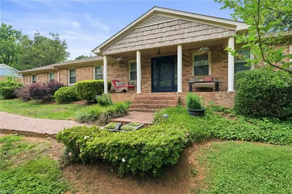 3630 Grandview Club Road, Pfafftown, NC 27040