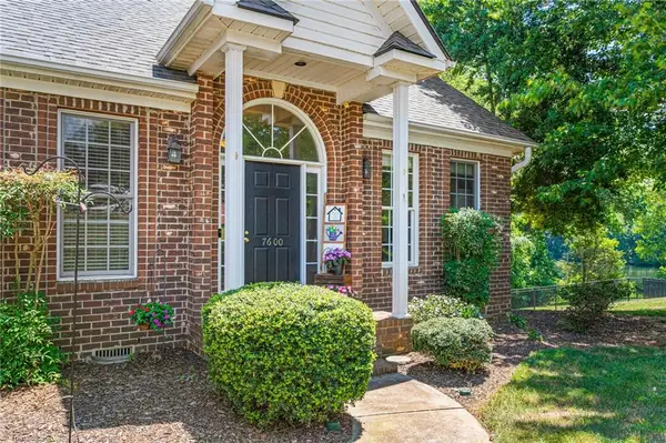 7600 Pond Court, Kernersville, NC 27284