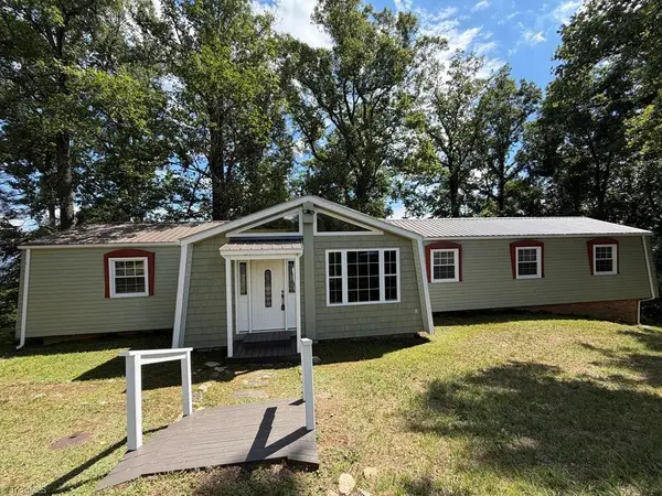 794 Rhododendron Road, Hillsville, VA 24343