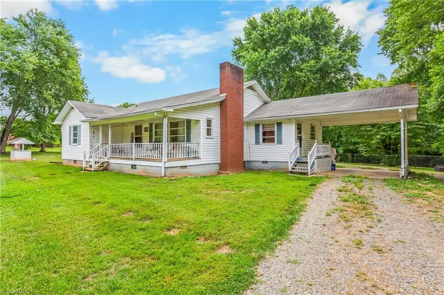 304 Armstrong Road, Pilot Mountain, NC 27041 - #2