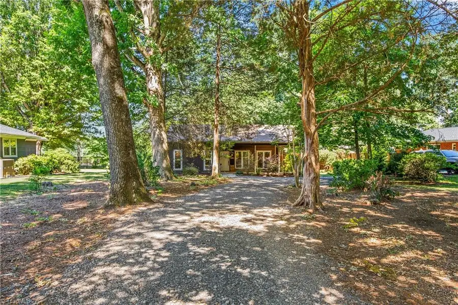 634 Eisenhower Street, Yadkinville, NC 27055 - #2