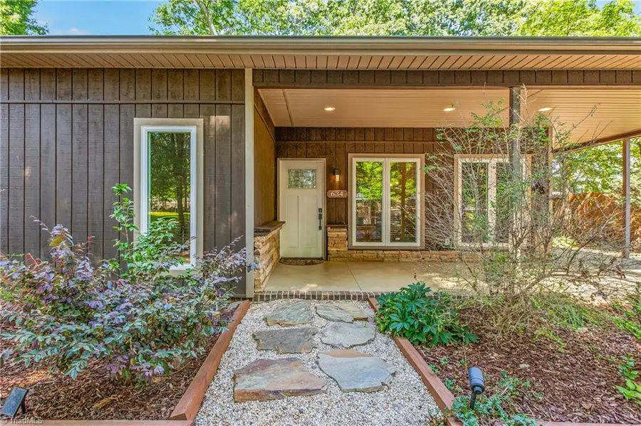634 Eisenhower Street, Yadkinville, NC 27055 - #3