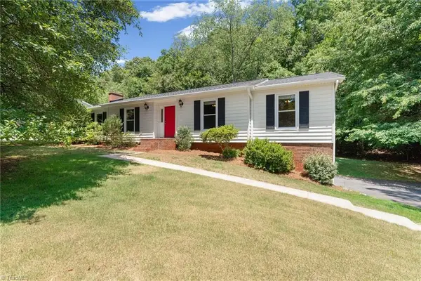 3725 Crestbrook Lane, Pfafftown, NC 27040