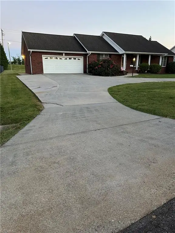 128 Meadowview Road, Mocksville, NC 27028