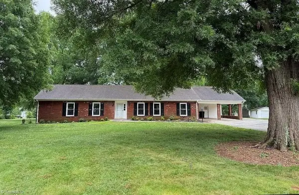 6004 Santa Maria Drive, Winston-Salem, NC 27106