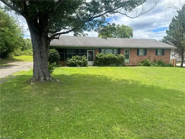 529 E Devon Drive E, Mount Airy, NC 27030
