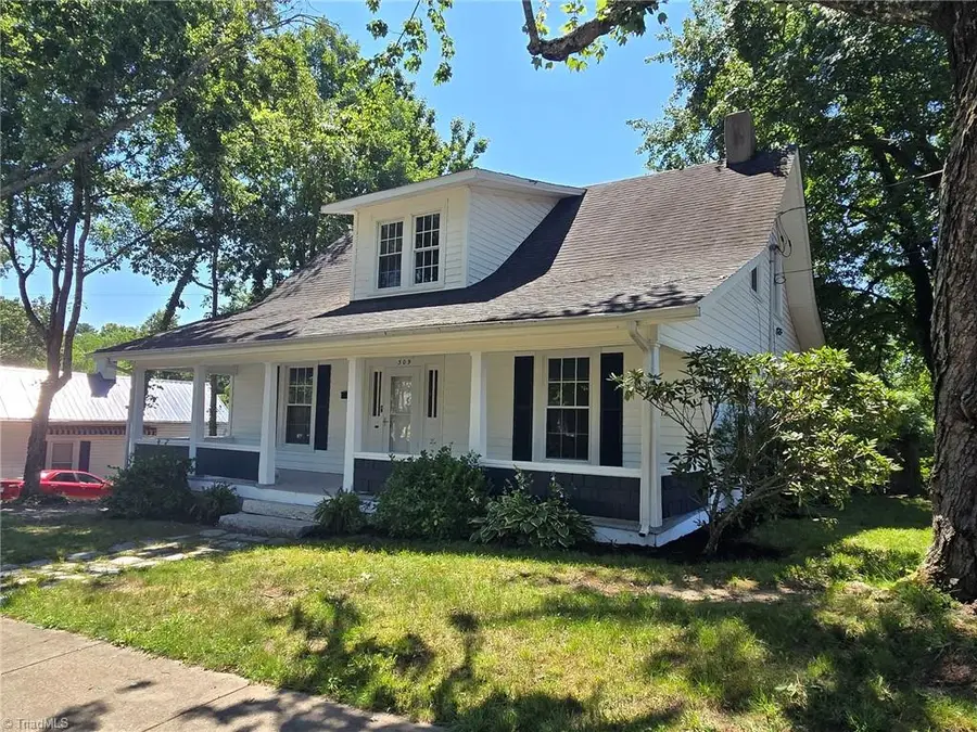 309 Taylor Street, Mount Airy, NC 27030 - #2