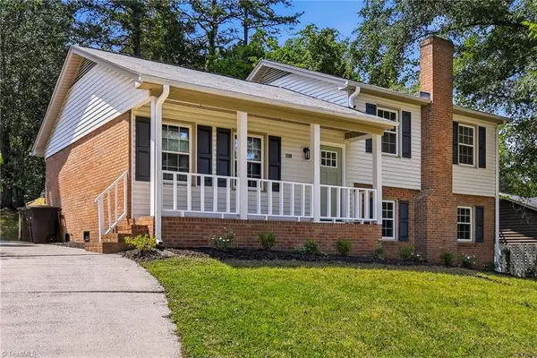 1160 Castlegate Drive, Winston-Salem, NC 27103
