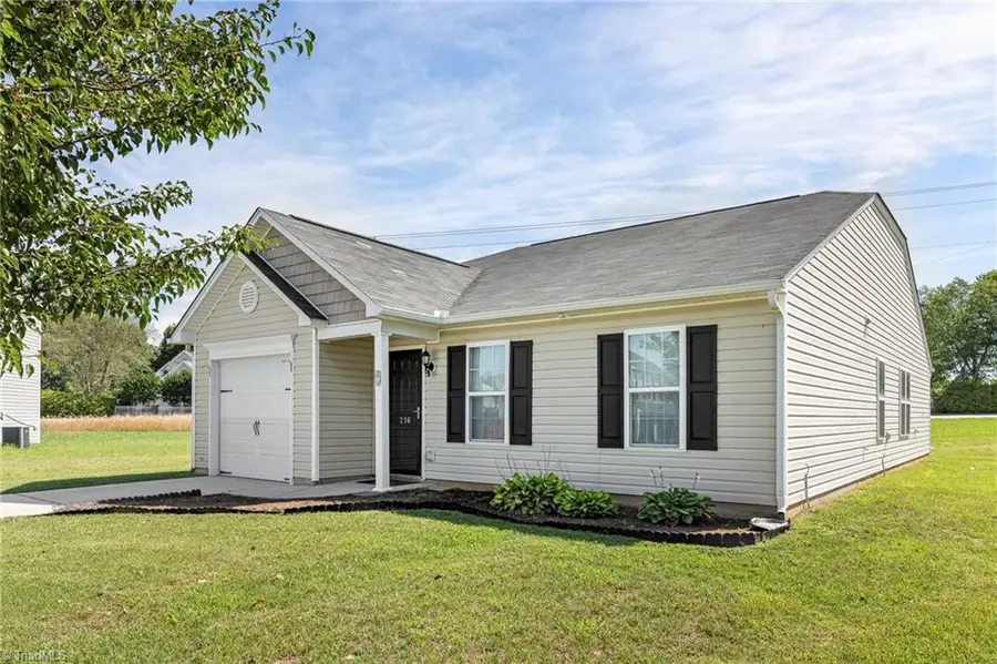 216 Florida Drive, Thomasville, NC 27360 - #2