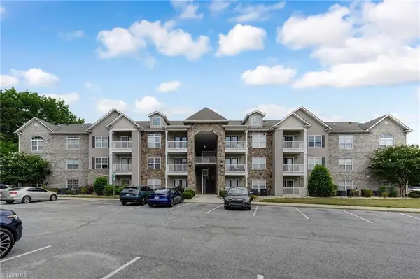 7104 W Friendly Avenue #306, Greensboro, NC 27410