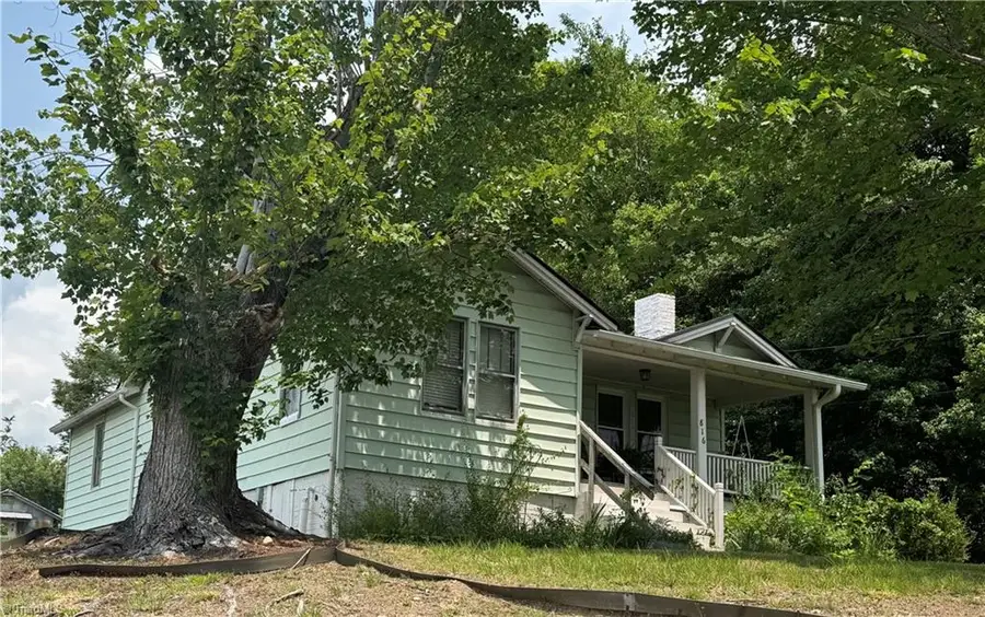 816 W Haymore Street, Mount Airy, NC 27030 - #2