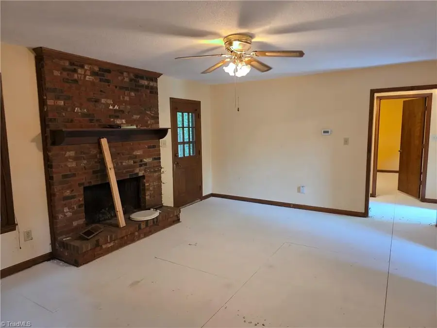 3711 Country Club Road, Winston Salem, NC 27104 - #3