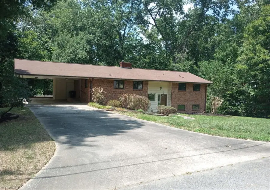 606 Willowmoore Avenue, Thomasville, NC 27360 - #2
