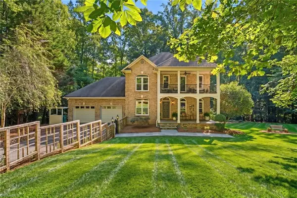 6808 Fox Horn Circle, Pfafftown, NC 27040
