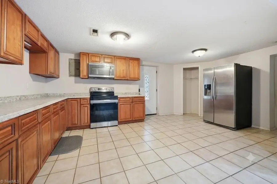 901 Decker Road, Thomasville, NC 27360 - #3