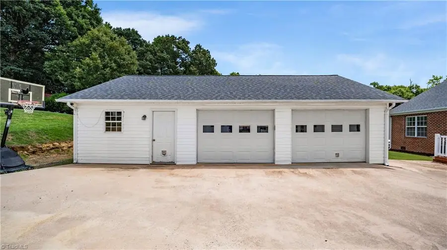 108 Larkspur Lane, Thomasville, NC 27360 - #3