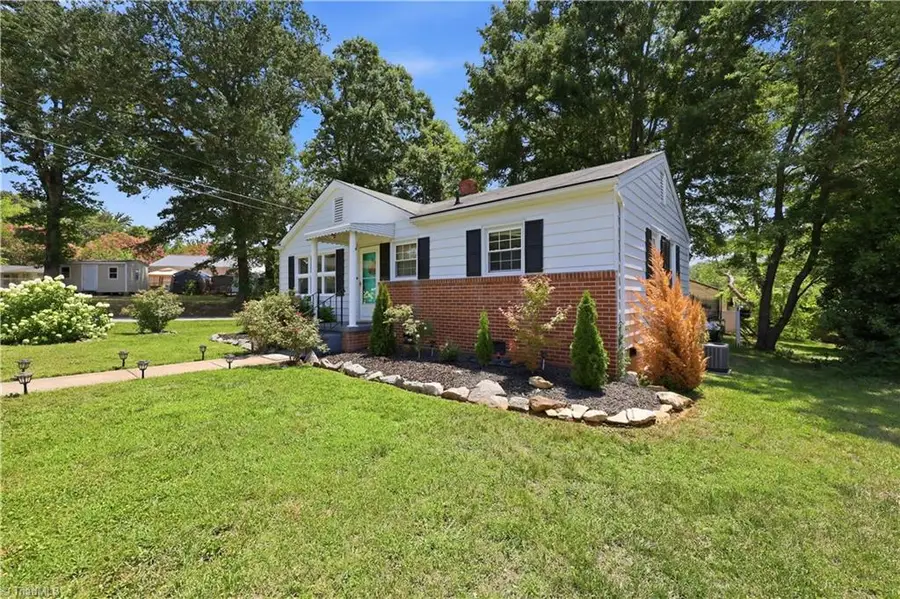 204 Springwood Drive, Burlington, NC 27215 - #2