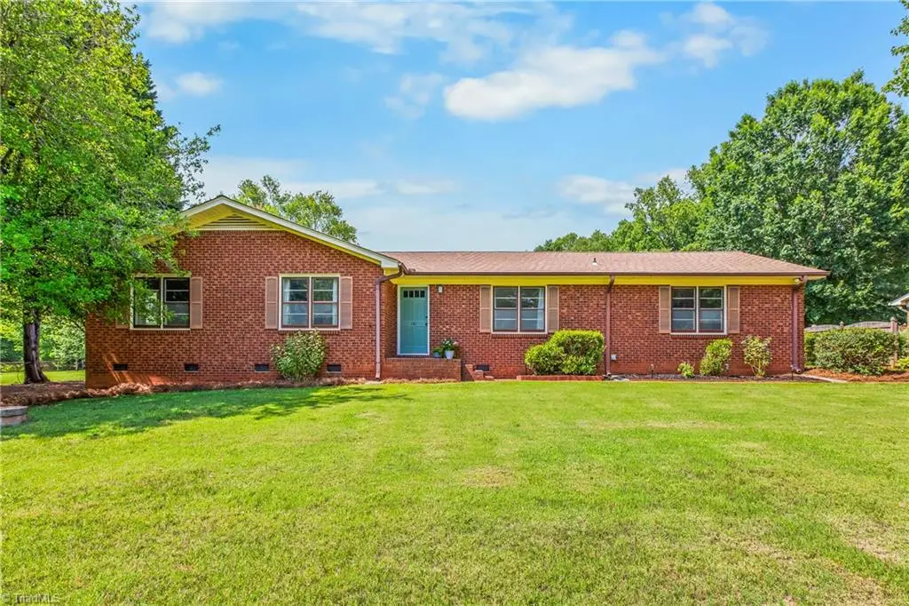 141 Pinelawn Drive, Kernersville, NC 27284 - #1